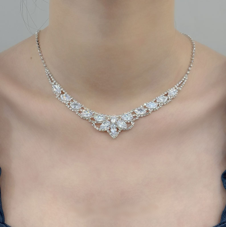 Luxury Waterdrop Tassel Crown Pendant Necklace for Women — Sparkling Choker for Evening Gowns, Elegant Banquet Jewelry & Statement Accessories